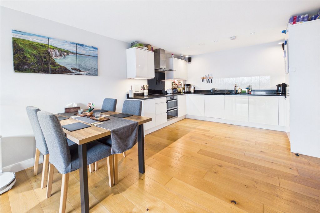 Property photo 3 of 18 Dining/Kitchen