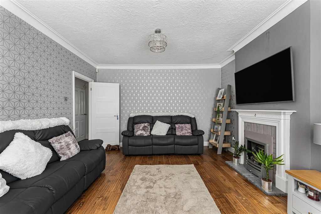 Property photo 3 of 33
