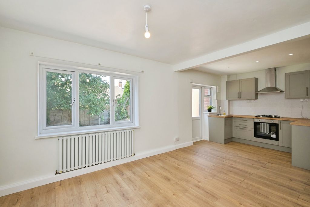 Property photo 2 of 32 Pbox-Img.Jpg