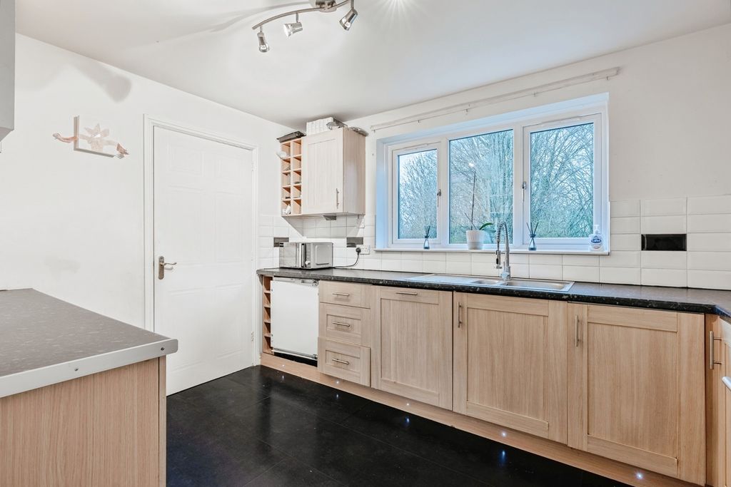 Property photo 3 of 19 Pbox-Img.Jpg