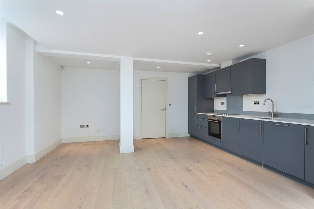 Property photo 2 of 9 Lexington Street