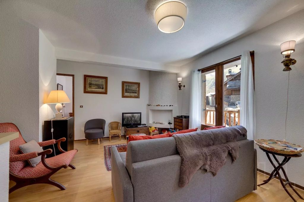 Property photo 2 of 12