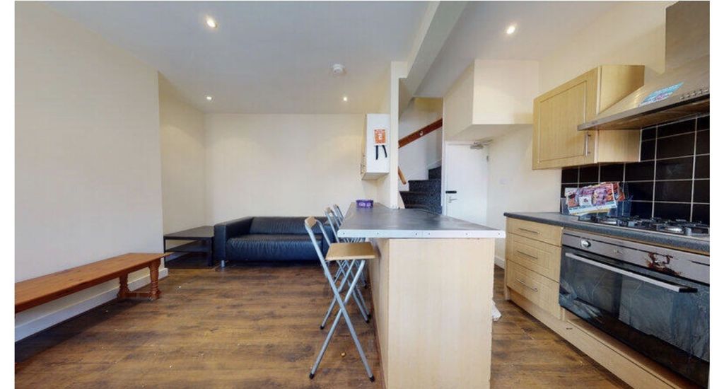 Property photo 2 of 5