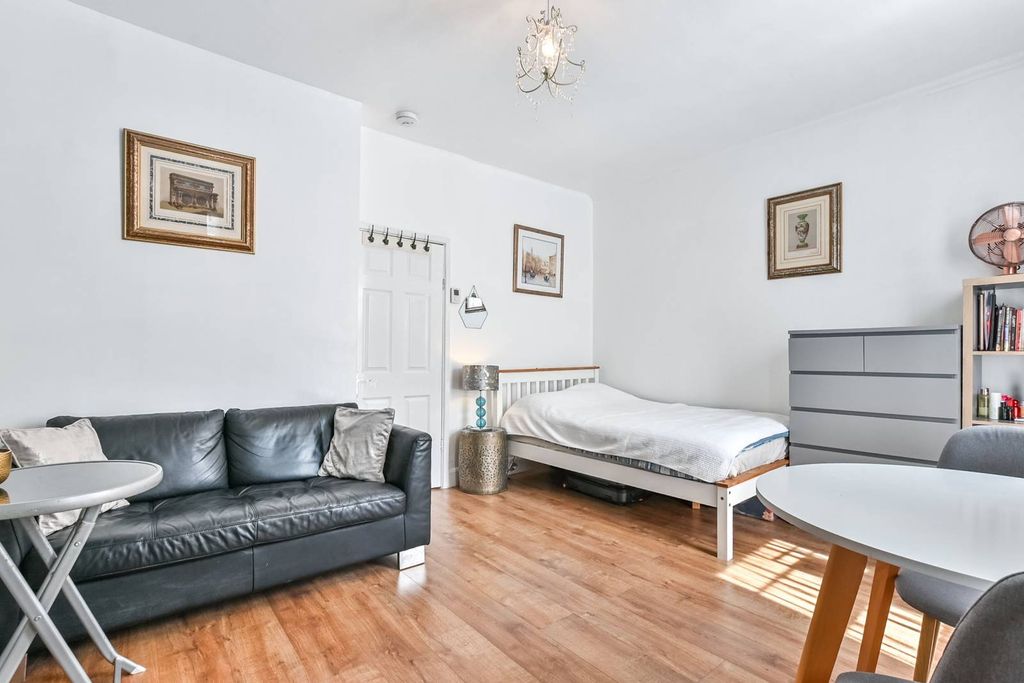 Property photo 2 of 7