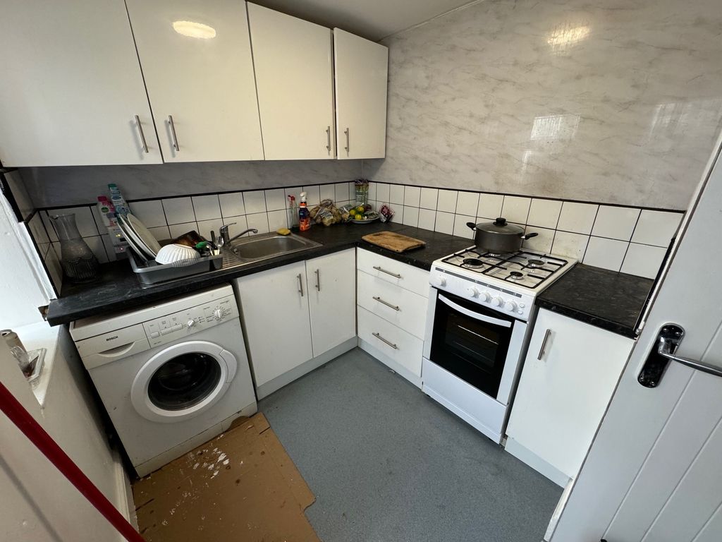 Property photo 3 of 5