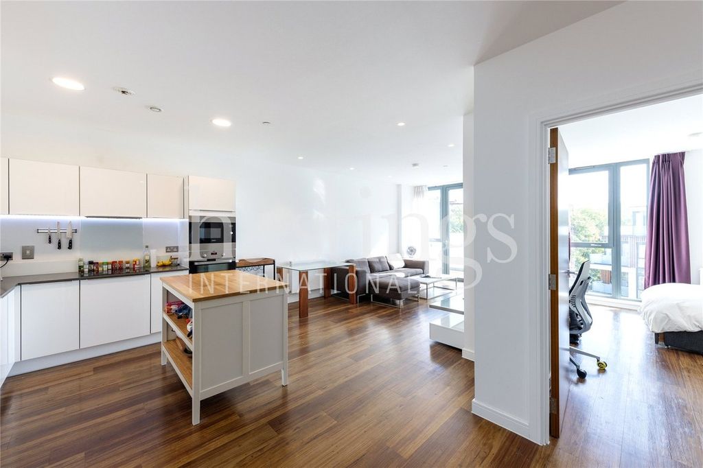 Property photo 2 of 11