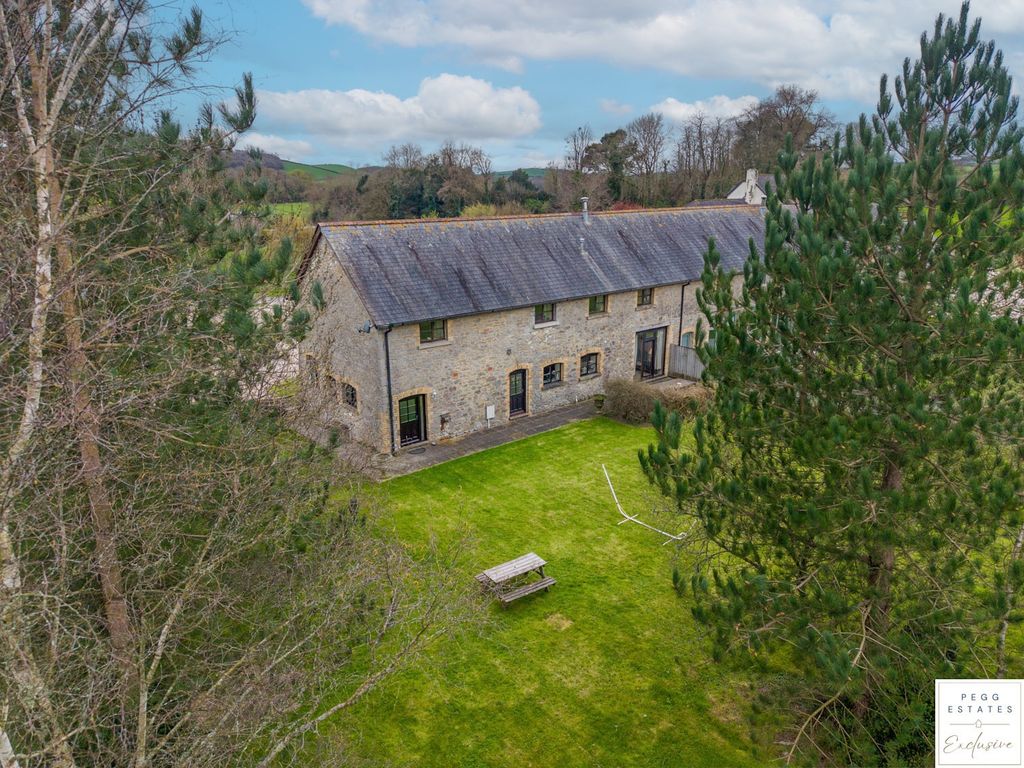 Property photo 1 of 31