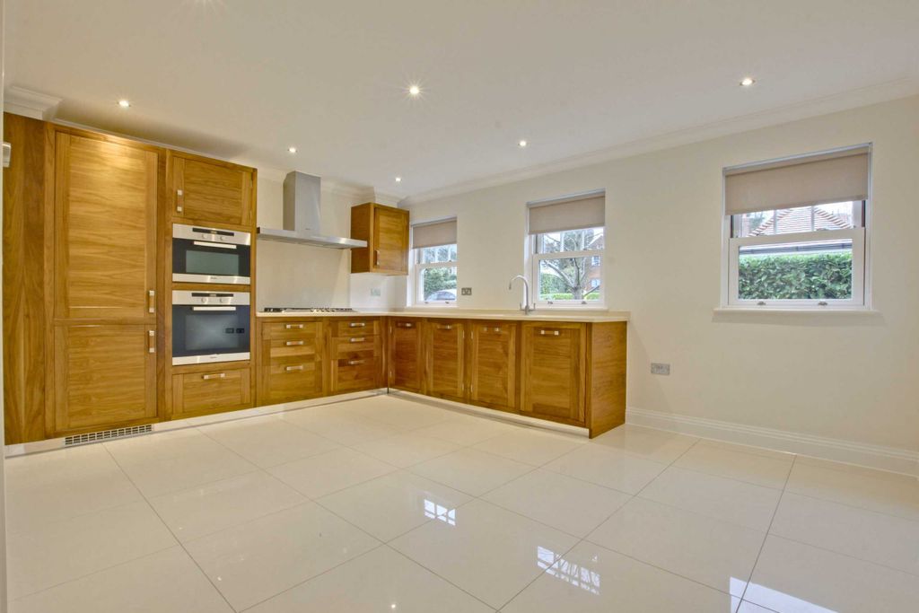 Property photo 2 of 9 Photo