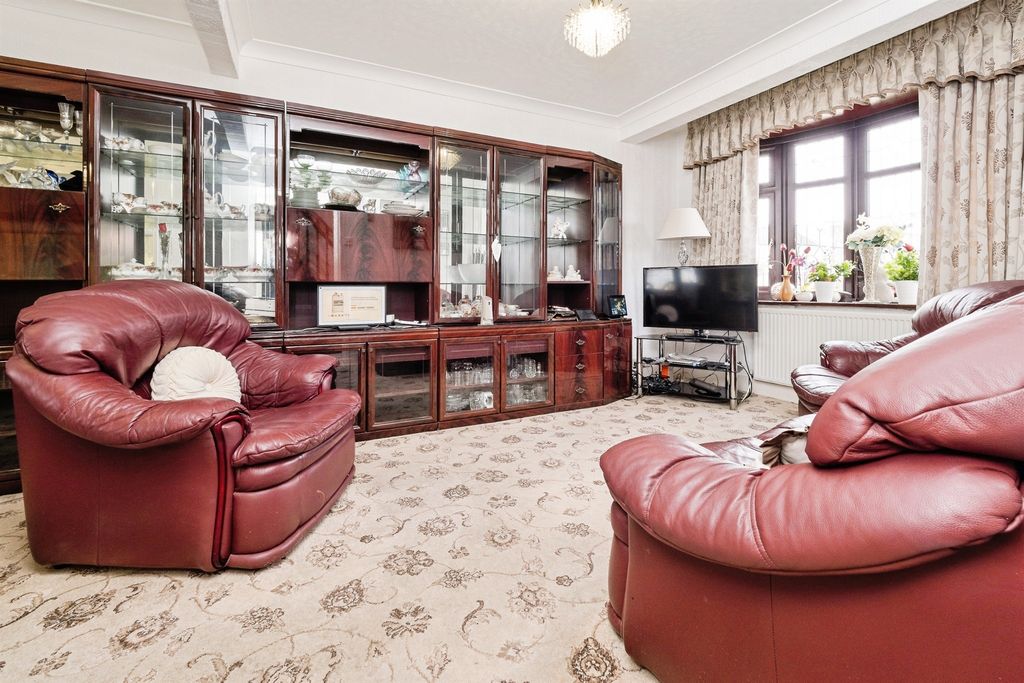 Property photo 2 of 20