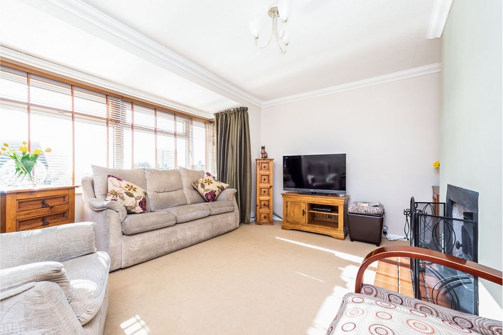 Property photo 2 of 13 Lounge