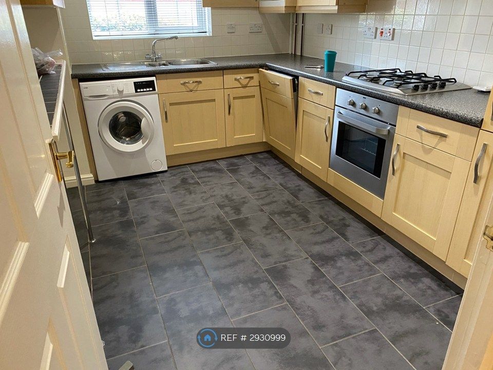 Property photo 3 of 16 Kitchen