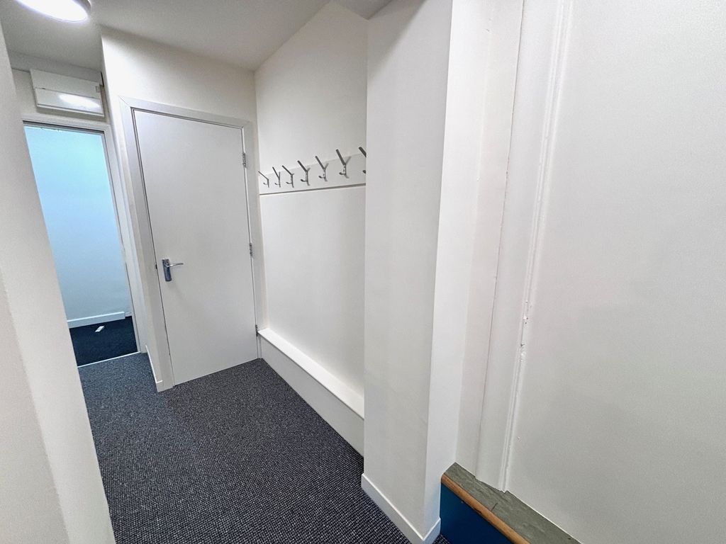 Property photo 3 of 6 Hallway