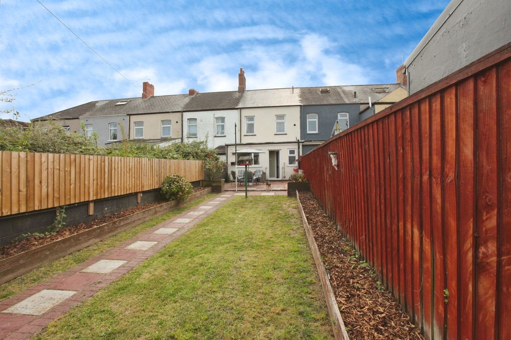Property photo 2 of 17