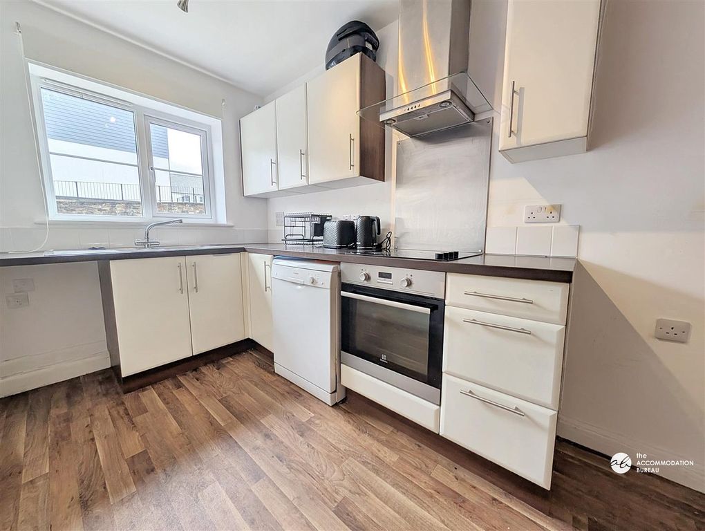 Property photo 3 of 14 Kitchen