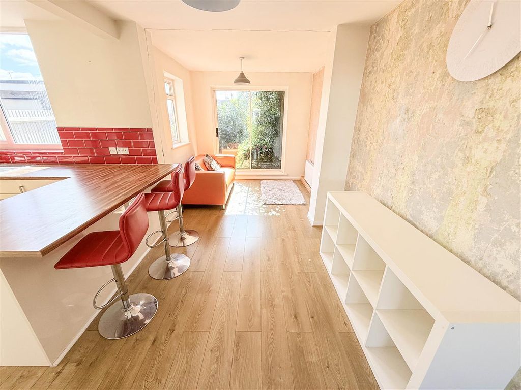 Property photo 2 of 10 Open Plan L-Shaped Dining Kitchen