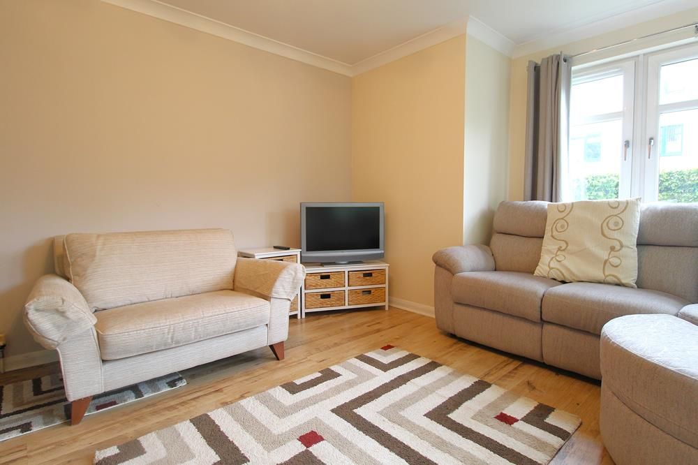 Property photo 1 of 12 Lounge Alt