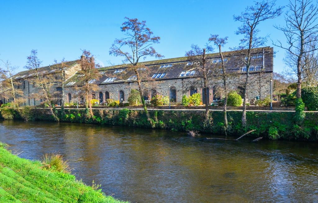 Property photo 2 of 18 Tps 01208 872728 -12