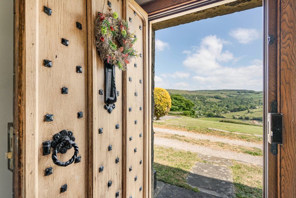 Property photo 2 of 40