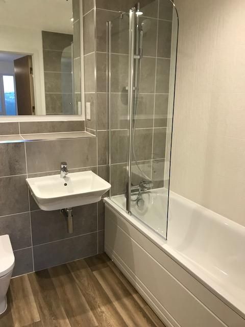 Property photo 3 of 6 En-Suite Bathroom