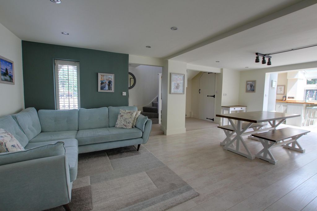 Property photo 2 of 14 Sitting Area