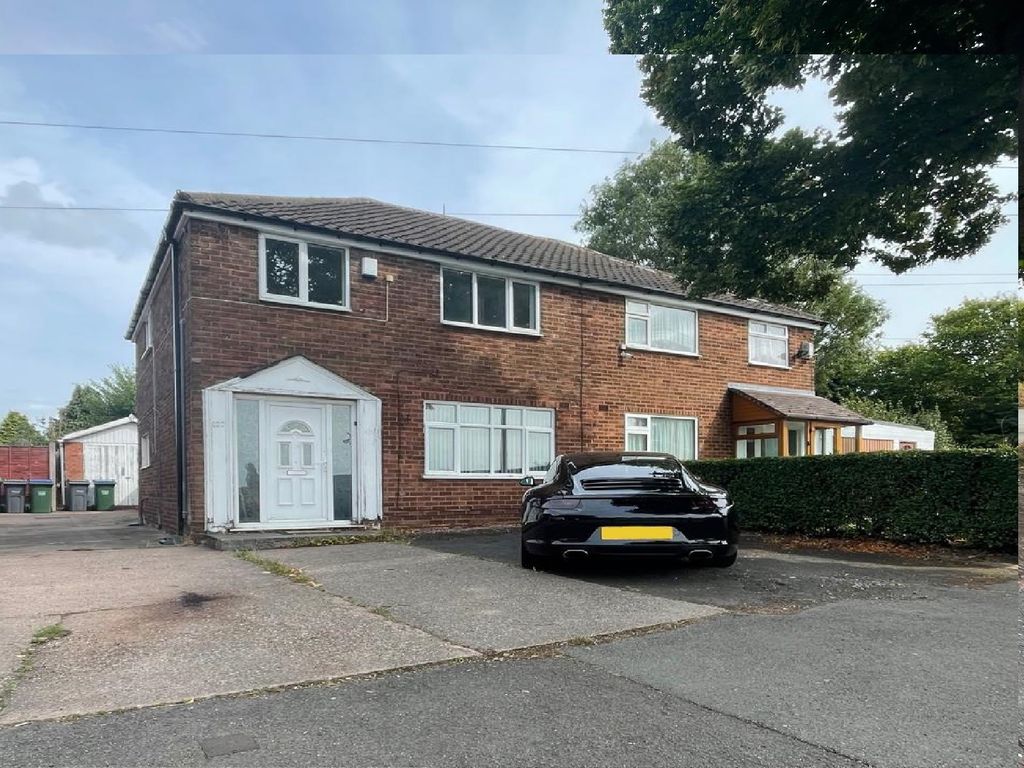Property photo 1 of 24 3-Bedroom Semi-Detached Ideal For Families Or Company Let