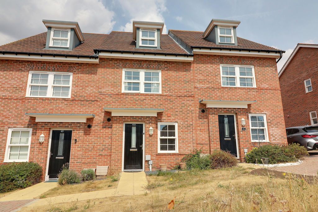 Property photo 1 of 19 Front Aspect