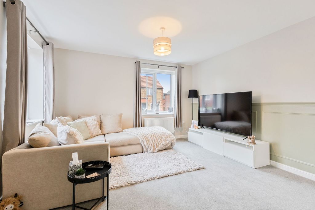 Property photo 2 of 21