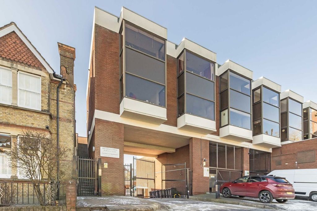 Property photo 1 of 5