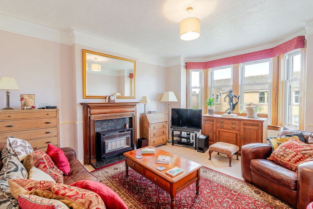 Property photo 2 of 37