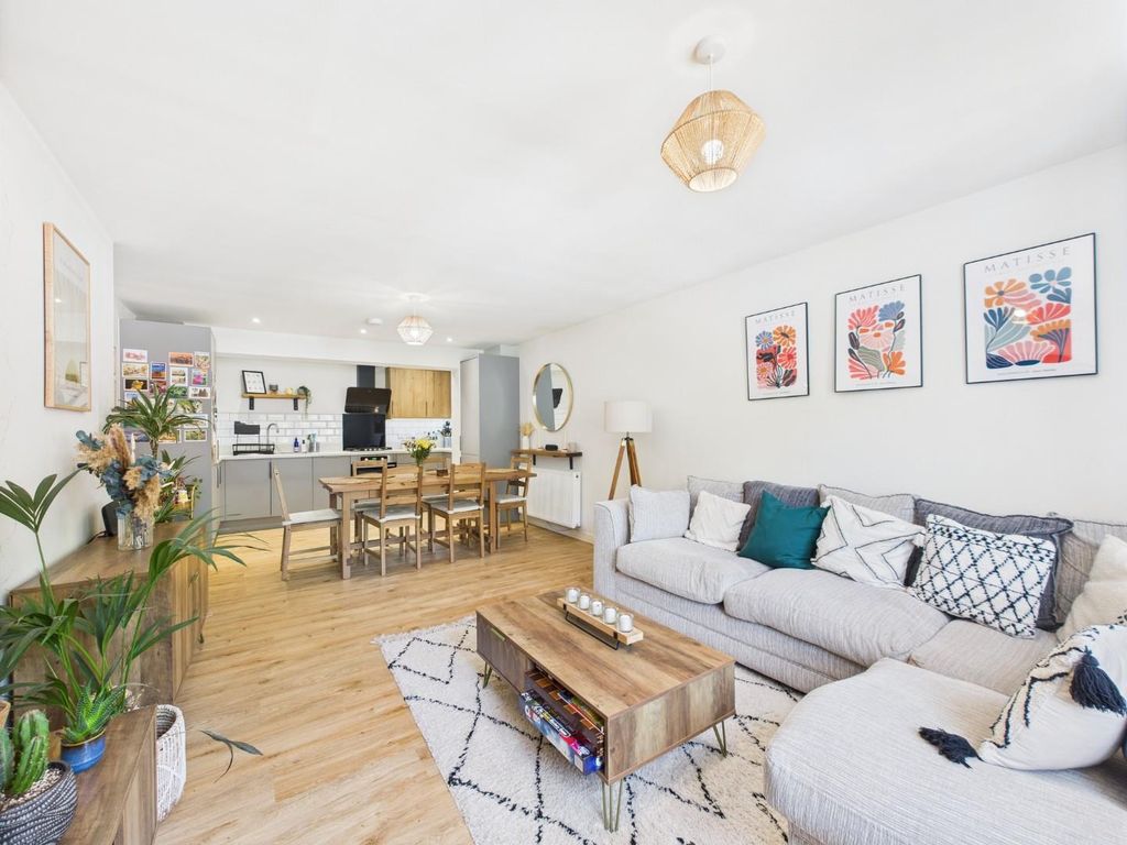 Property photo 1 of 19 Cam01530G0-Pr0282-Still021.Jpg