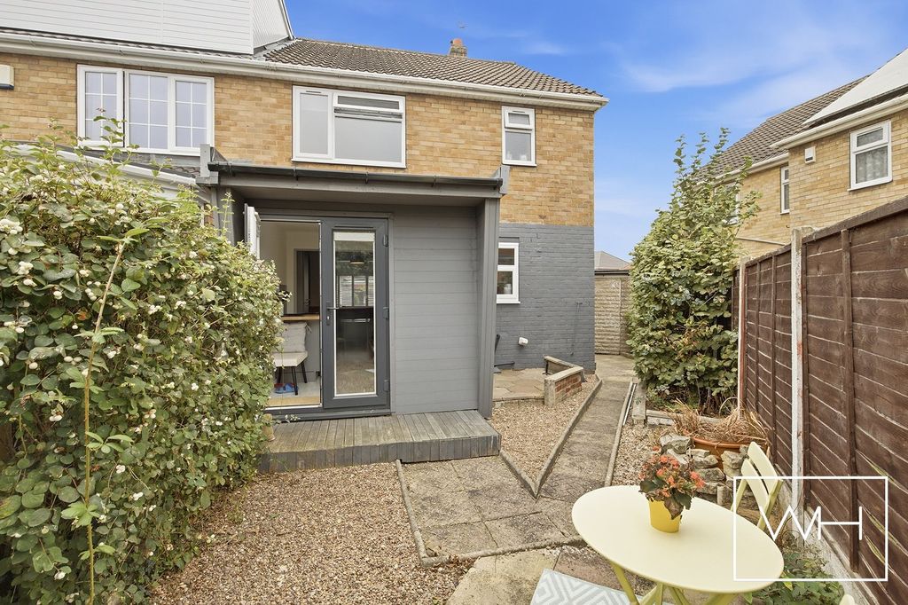 Property photo 2 of 20 25 Kirkstall Close, Cusworth 24
