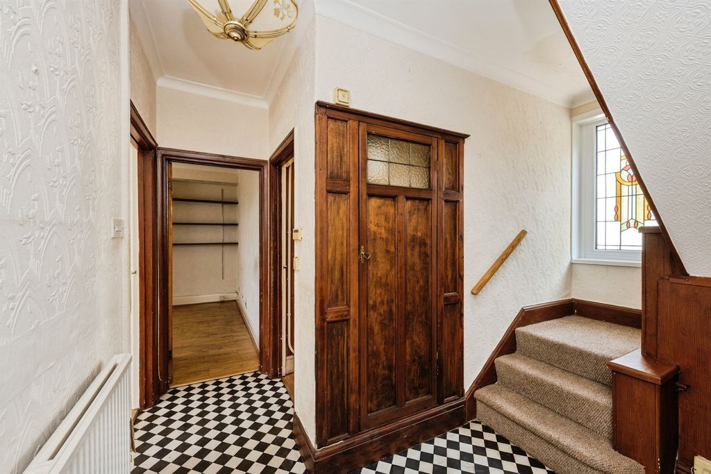 Property photo 3 of 17