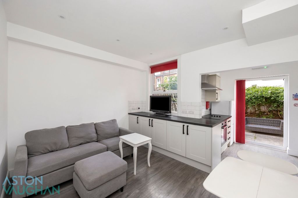 Property photo 2 of 15 4621741