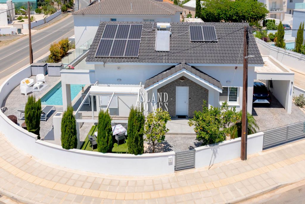 Property photo 1 of 42