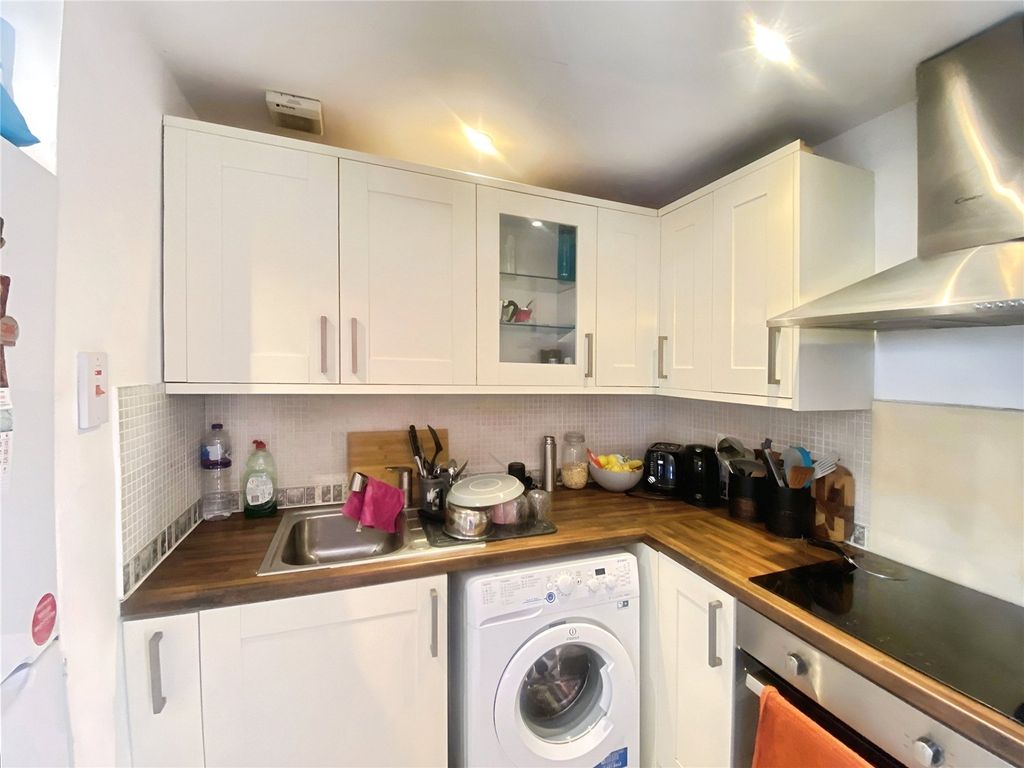 Property photo 3 of 6 Kitchen