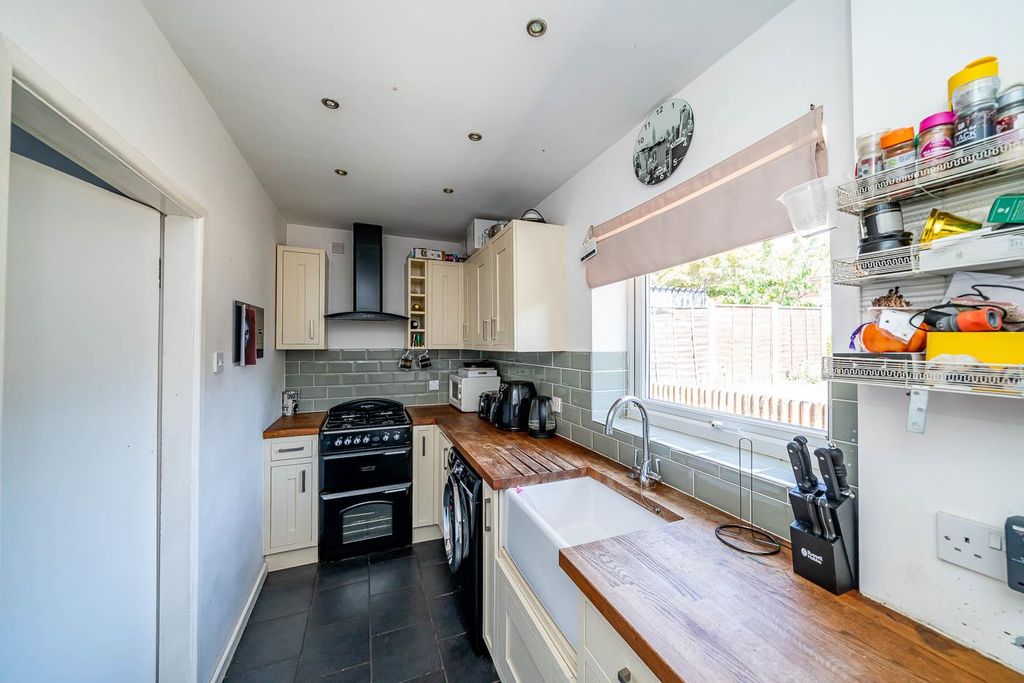 Property photo 3 of 21 Webbs Estate Agents-5.Jpg