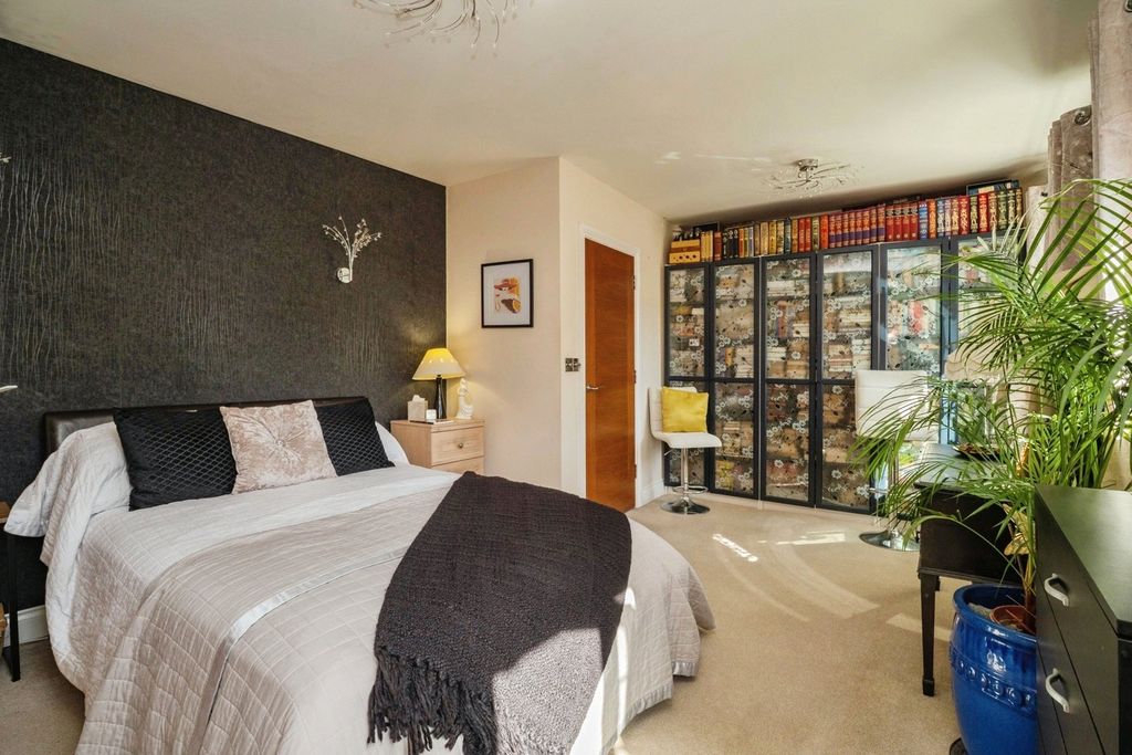 Property photo 2 of 21 Photo