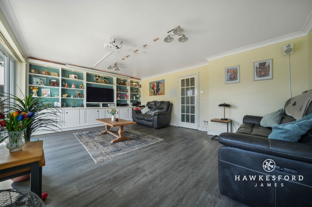 Property photo 2 of 19 Danes Drive, Leysdown - Lounge