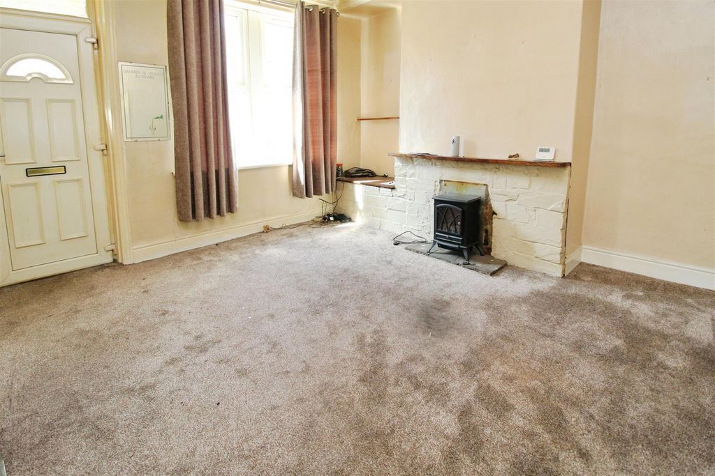 Property photo 2 of 13 Lounge