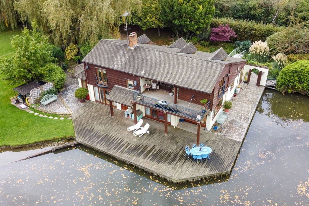Property photo 3 of 40