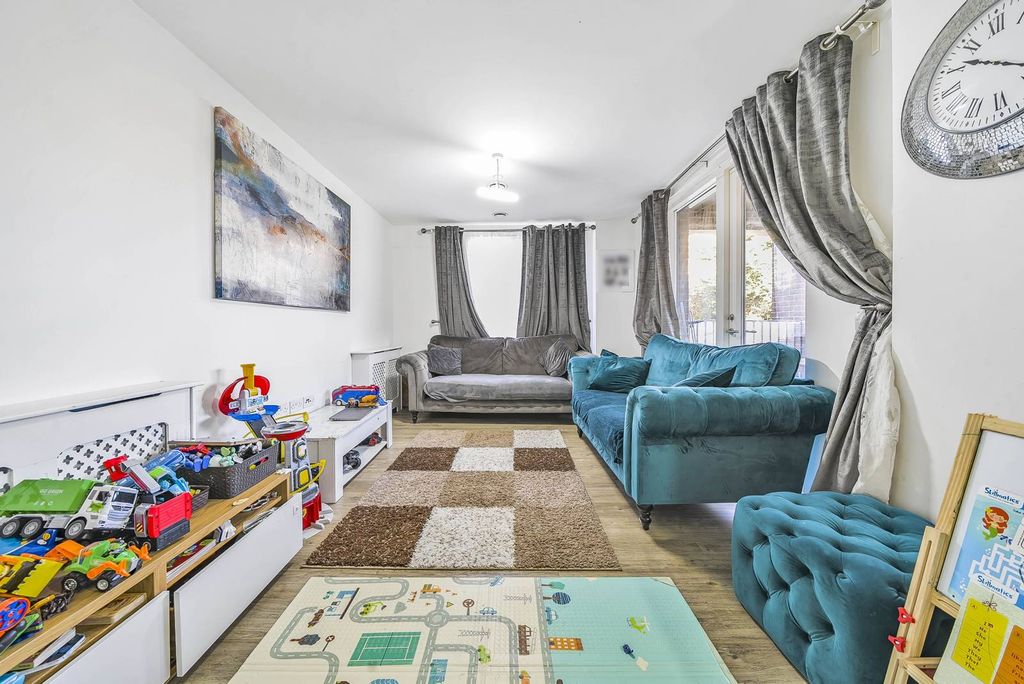 Property photo 1 of 9