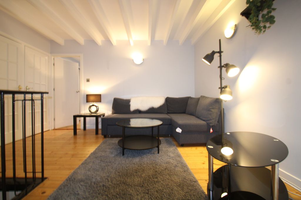 Property photo 1 of 12 Lounge