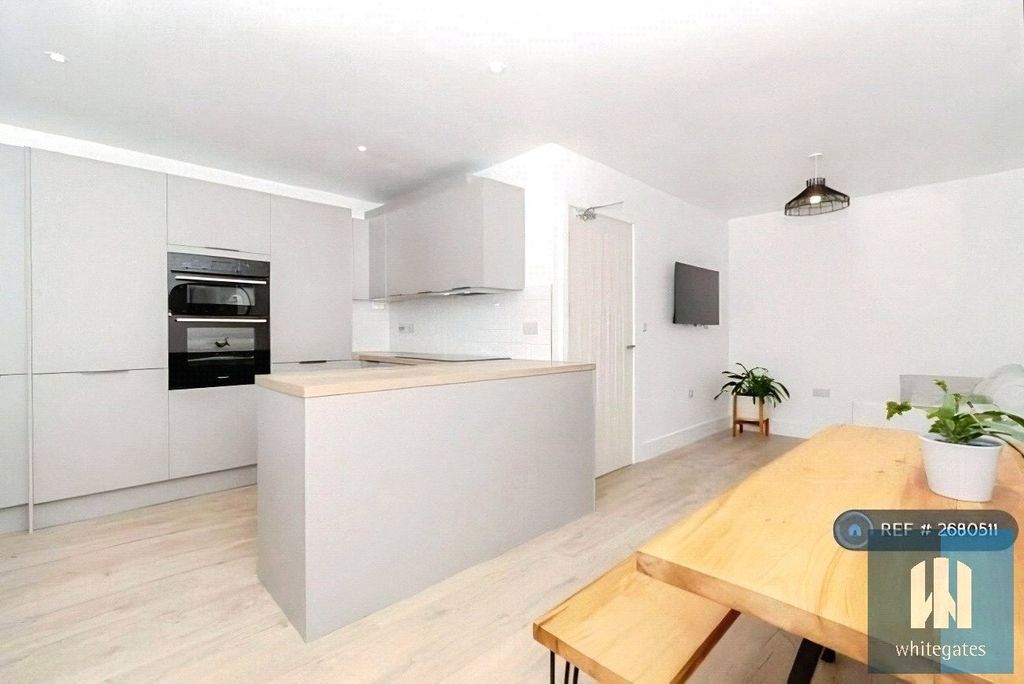 Property photo 3 of 17 Picture No. 12