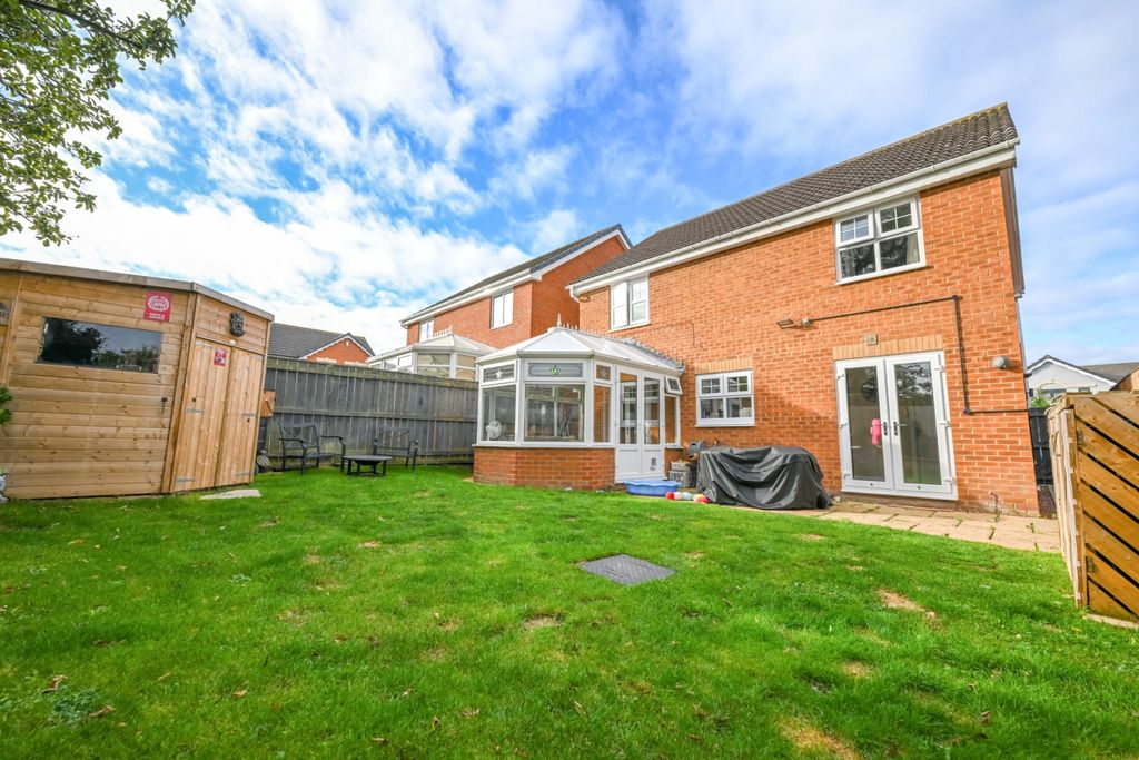 Property photo 3 of 18 Slaley Ewemove New Marske-1