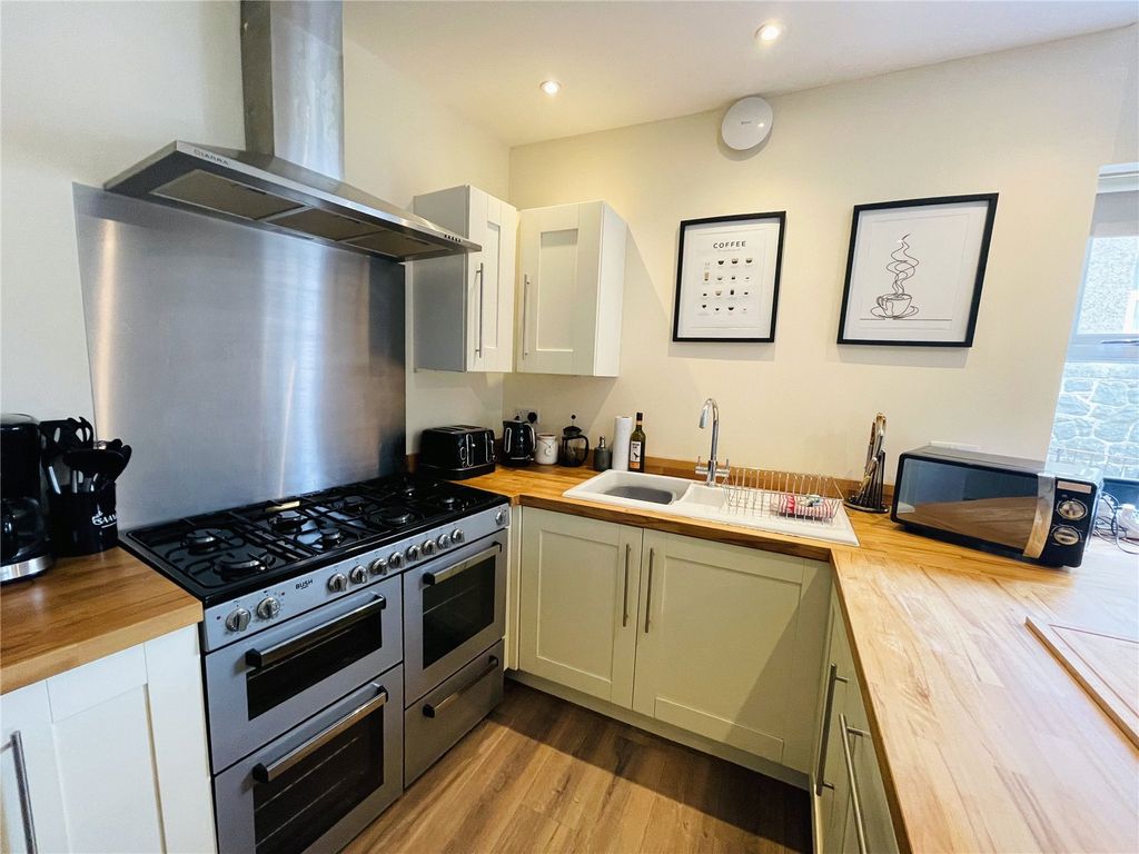 Property photo 3 of 33 Picture No. 13