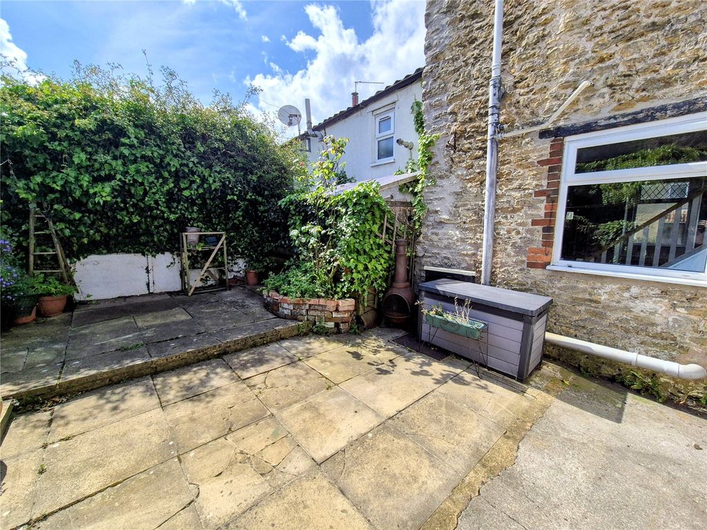 Property photo 2 of 18 Picture No. 11