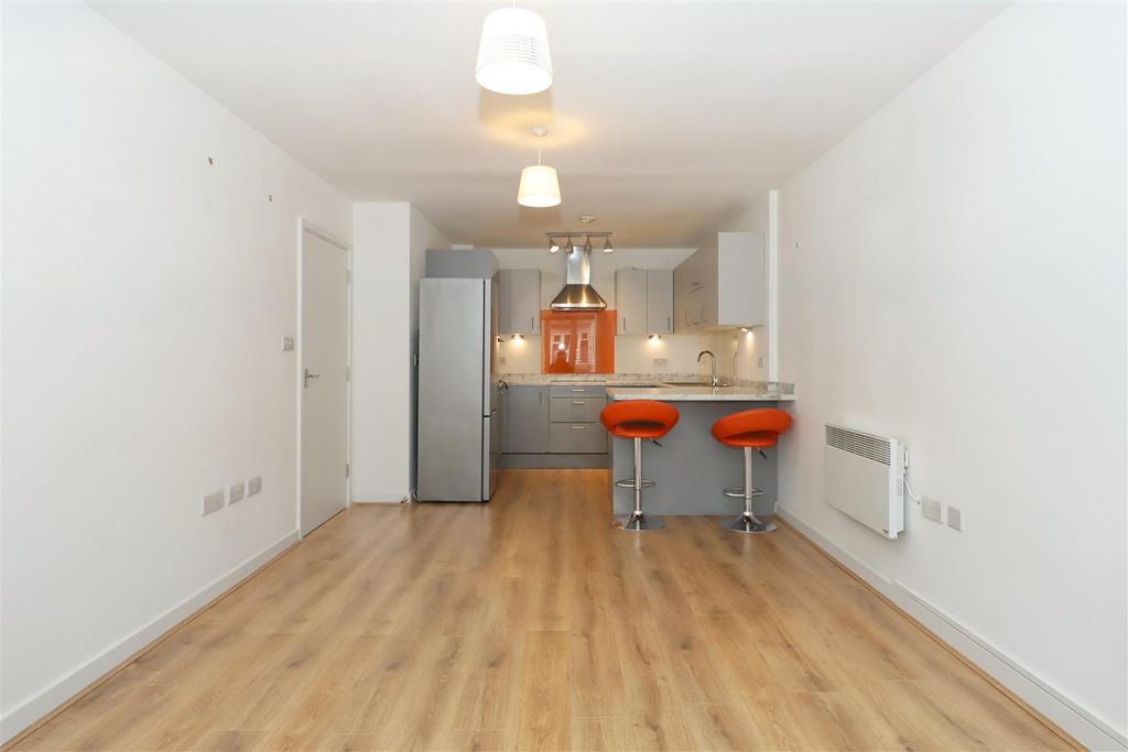 Property photo 3 of 8