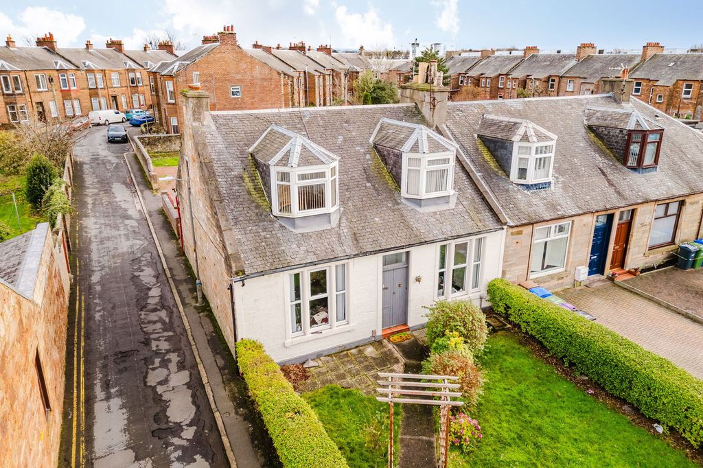 Property photo 2 of 31