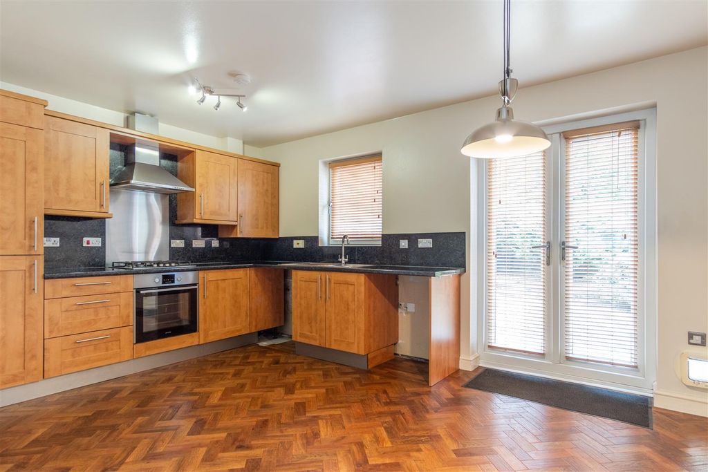 Property photo 3 of 22 Kitchen/Dining Room