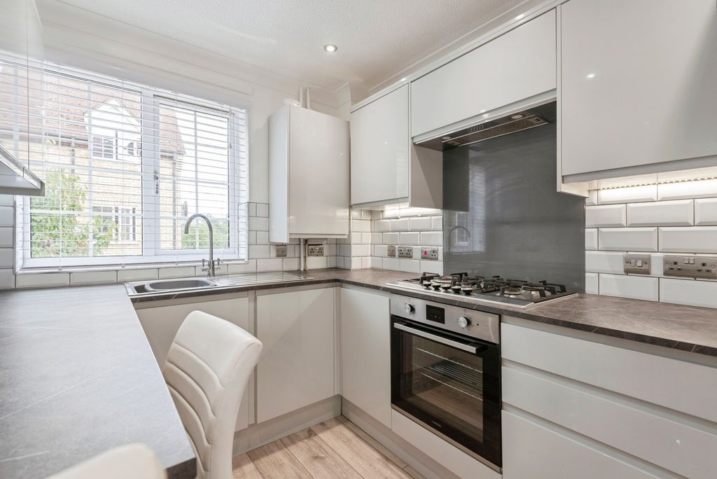 Property photo 2 of 16 Pbox-Img.Jpg
